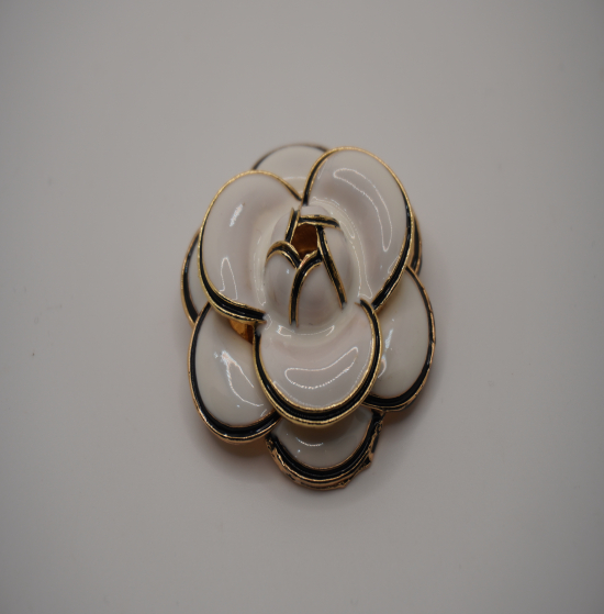 broche white fleurs