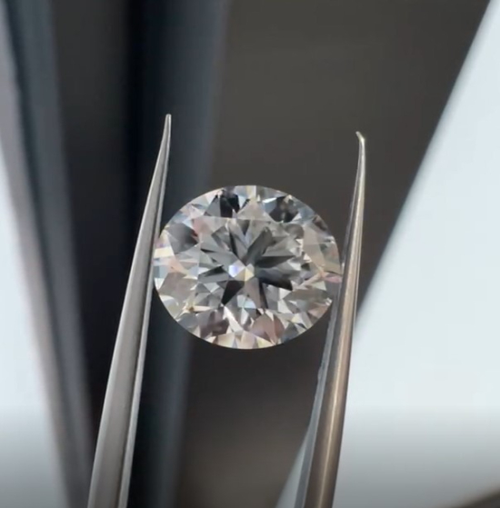 aboratory Reel Diamond of 1 carat color D VVS1