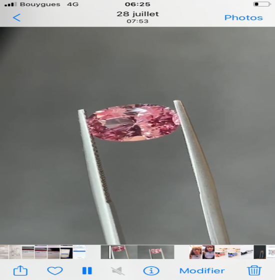 Padparadcha naturel 3.09 carat oval shape with certificate of authenticity