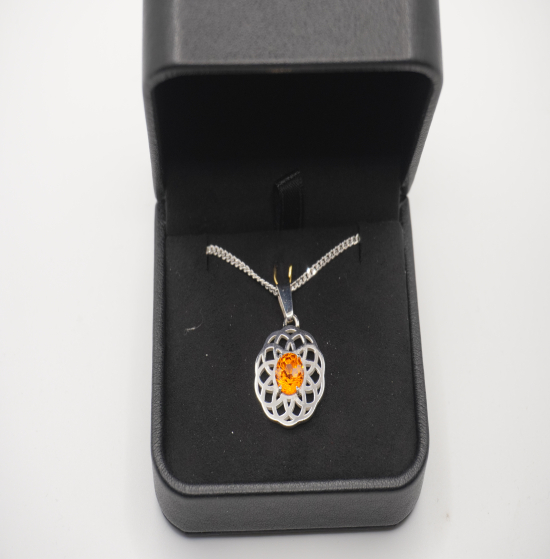 Orange 7 carats paraiba with 925 pendant and chain